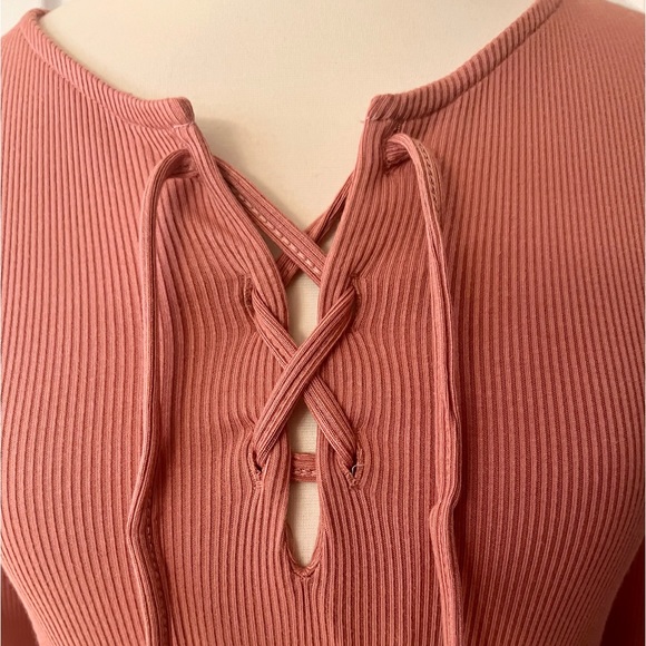 Woman’s Hollister Long Sleeve Top - Picture 5 of 12